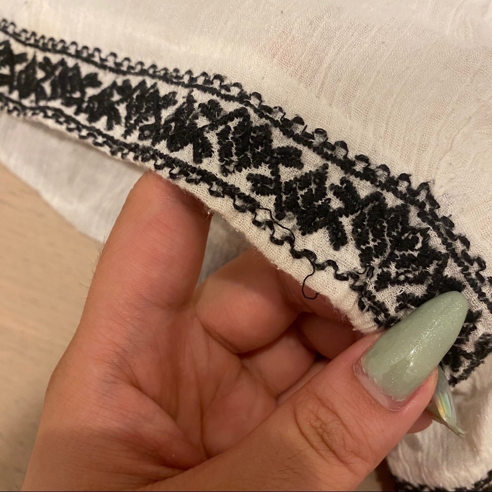 J Crew White shorts with black embroidery - Picture 2 of 4